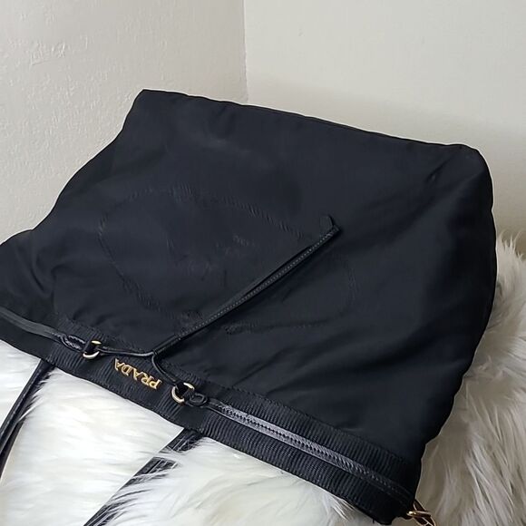 💯 Authentic Prada Tote  Handbag 🍀 - Picture 12 of 15